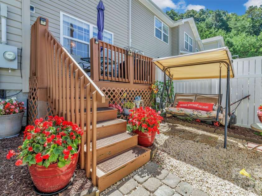 107 Loch Haven Road, Swannanoa, NC 28778.  MLS# CAR4360804, YatesRealty ID 6267. 