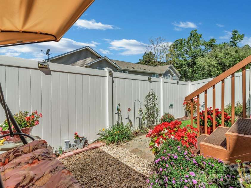 107 Loch Haven Road, Swannanoa, NC 28778.  MLS# CAR4360804, YatesRealty ID 6267. 