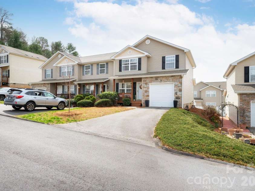 107 Loch Haven Road, Swannanoa, NC 28778.  MLS# CAR4360804, YatesRealty ID 6267. 
