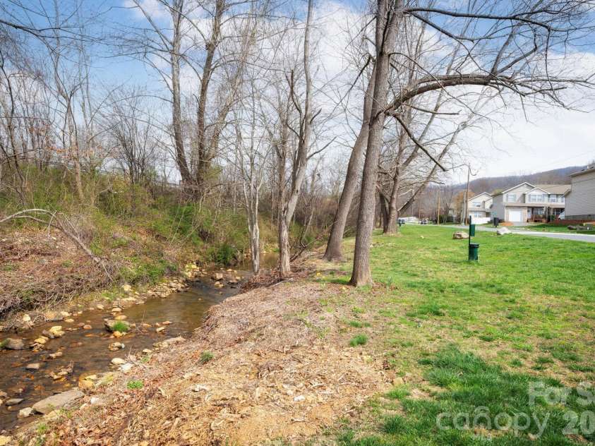 107 Loch Haven Road, Swannanoa, NC 28778.  MLS# CAR4360804, YatesRealty ID 6267. 