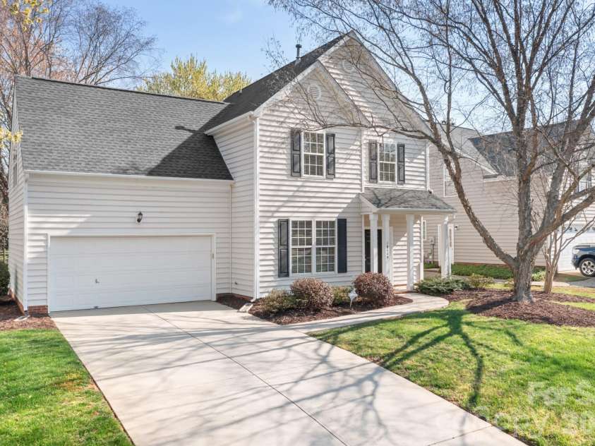 10115 Glencrest Drive, Huntersville, NC 28078.  MLS# CAR4359317, YatesRealty ID 6269. 