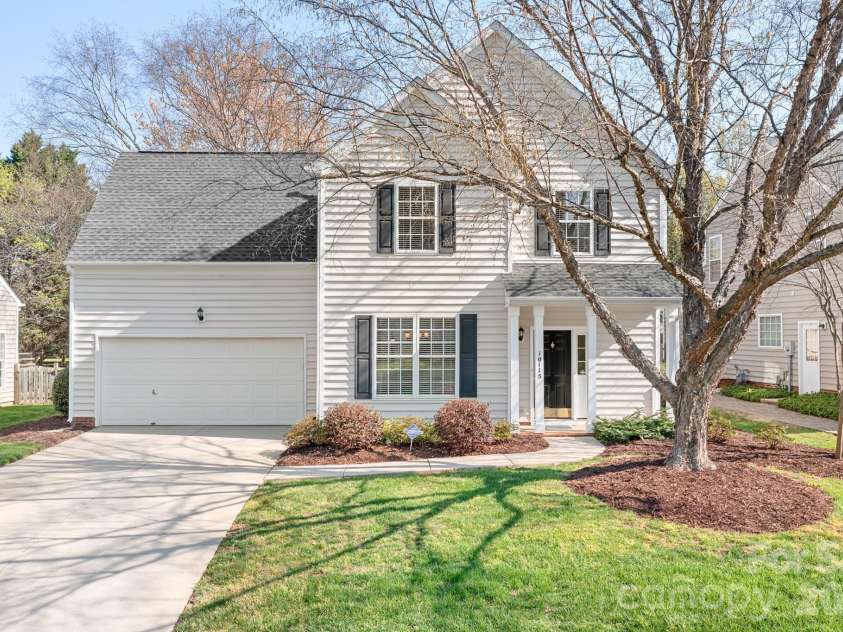 10115 Glencrest Drive, Huntersville, NC 28078.  MLS# CAR4359317, YatesRealty ID 6269. 