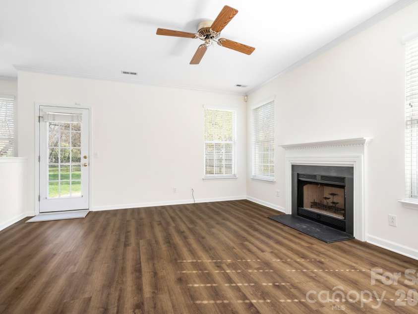 10115 Glencrest Drive, Huntersville, NC 28078.  MLS# CAR4359317, YatesRealty ID 6269. 