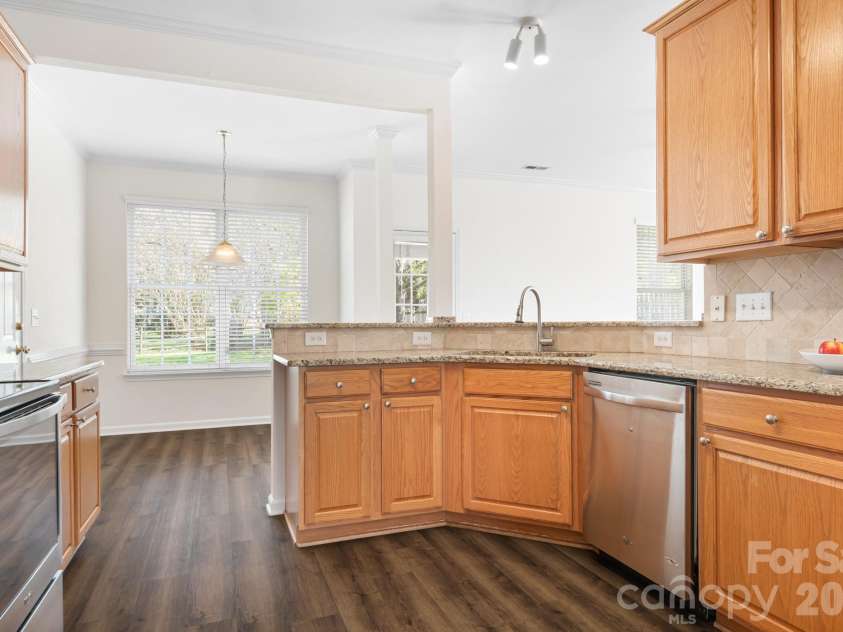 10115 Glencrest Drive, Huntersville, NC 28078.  MLS# CAR4359317, YatesRealty ID 6269. 