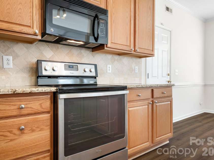 10115 Glencrest Drive, Huntersville, NC 28078.  MLS# CAR4359317, YatesRealty ID 6269. 