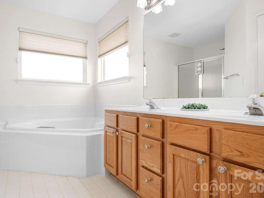 10115 Glencrest Drive, Huntersville, NC 28078.  MLS# CAR4359317, YatesRealty ID 6269. 