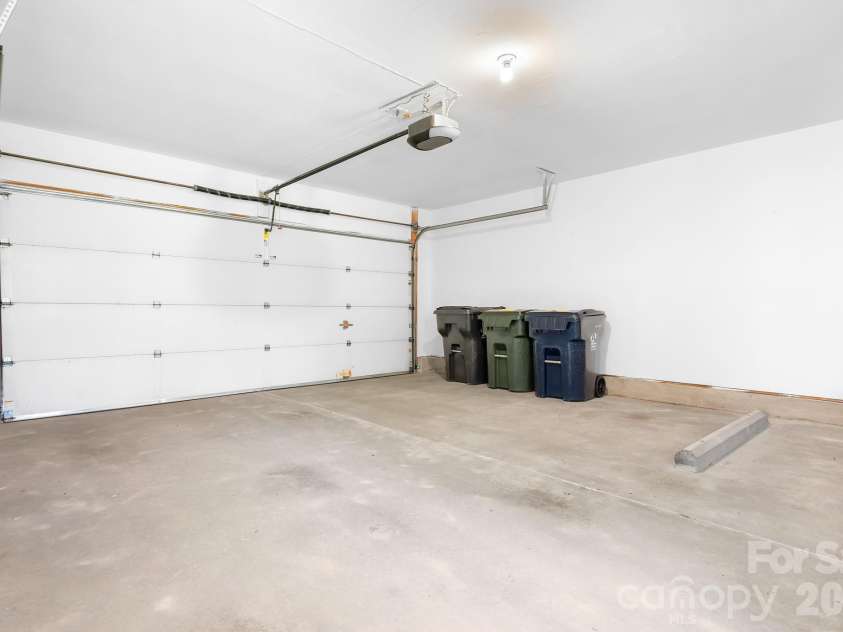 10115 Glencrest Drive, Huntersville, NC 28078.  MLS# CAR4359317, YatesRealty ID 6269. 