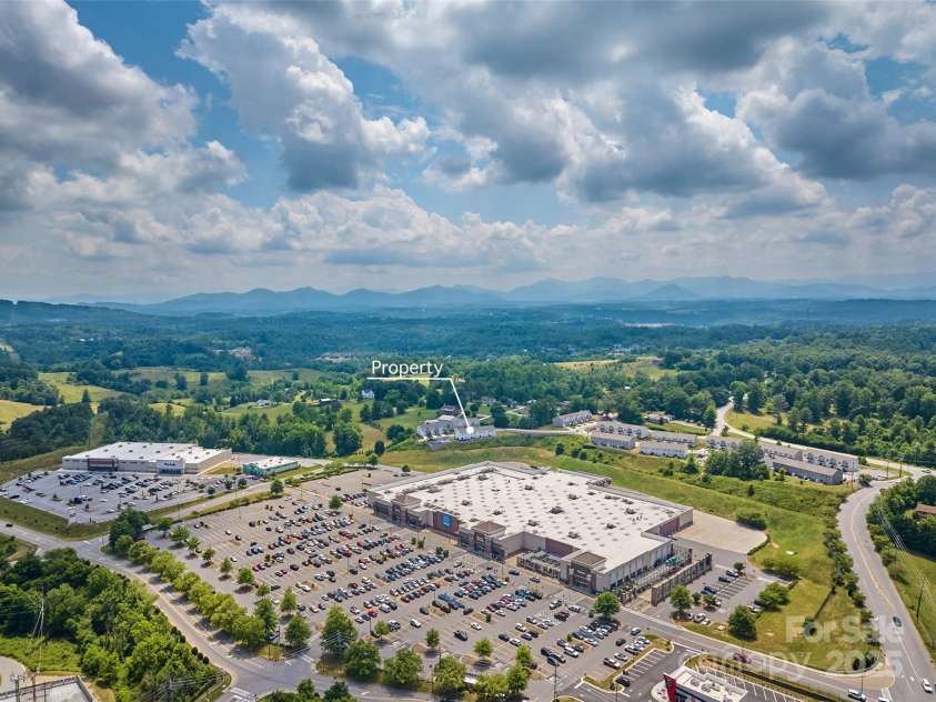 64 Benedict Lane, Weaverville, NC 28787.  MLS# CAR4208936, YatesRealty ID 627. Property adjoins Northridge Commons for easy access to shopping/amenities