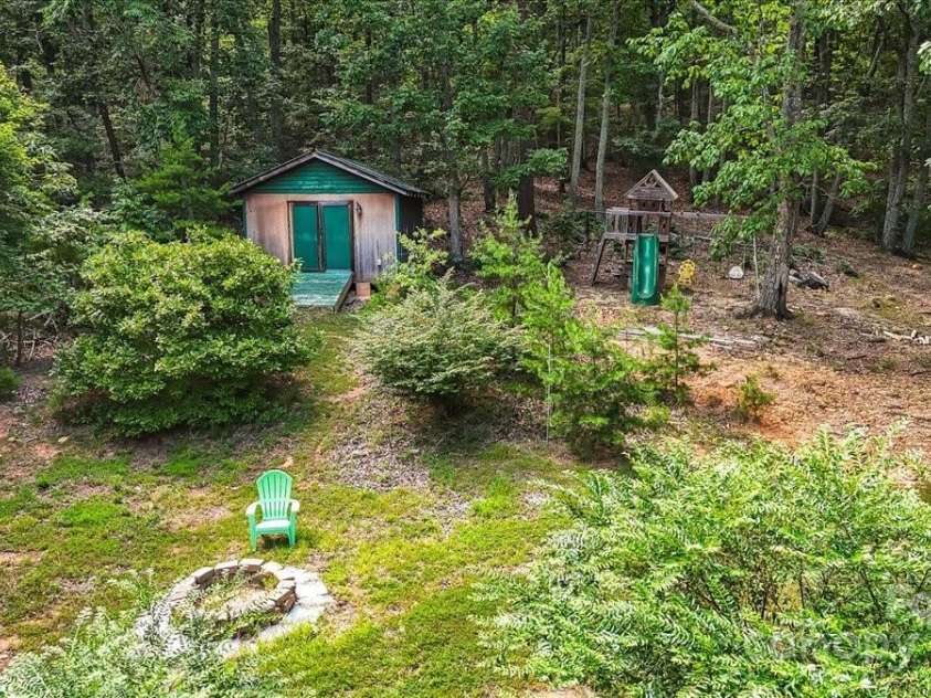 946 Laurelwood Drive, Clover, SC 29710.  MLS# CAR4280736, YatesRealty ID 6270. 