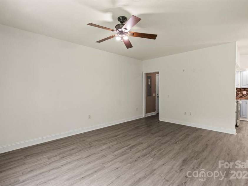 946 Laurelwood Drive, Clover, SC 29710.  MLS# CAR4280736, YatesRealty ID 6270. 