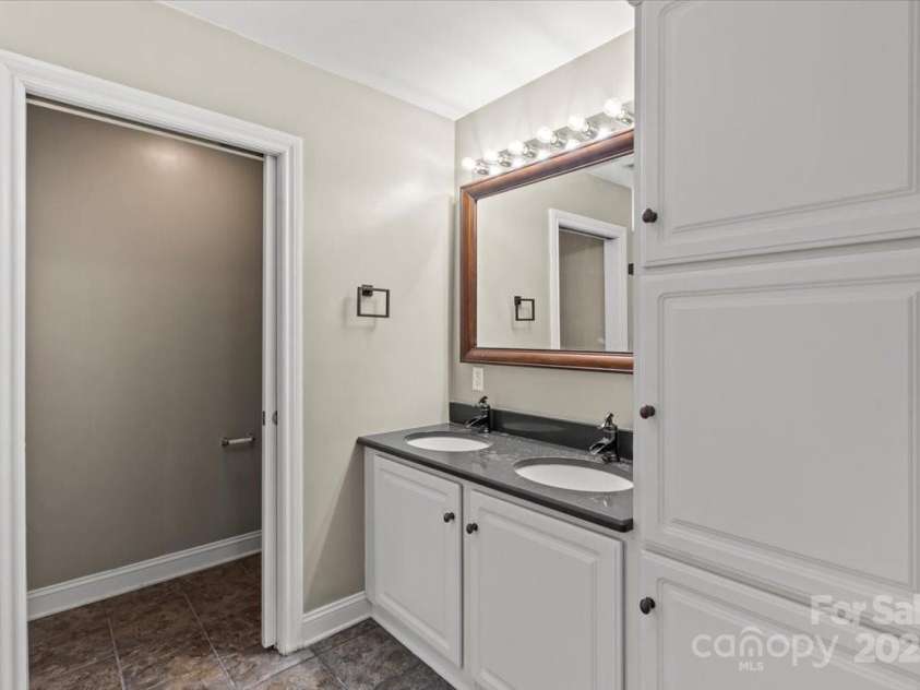 946 Laurelwood Drive, Clover, SC 29710.  MLS# CAR4280736, YatesRealty ID 6270. 