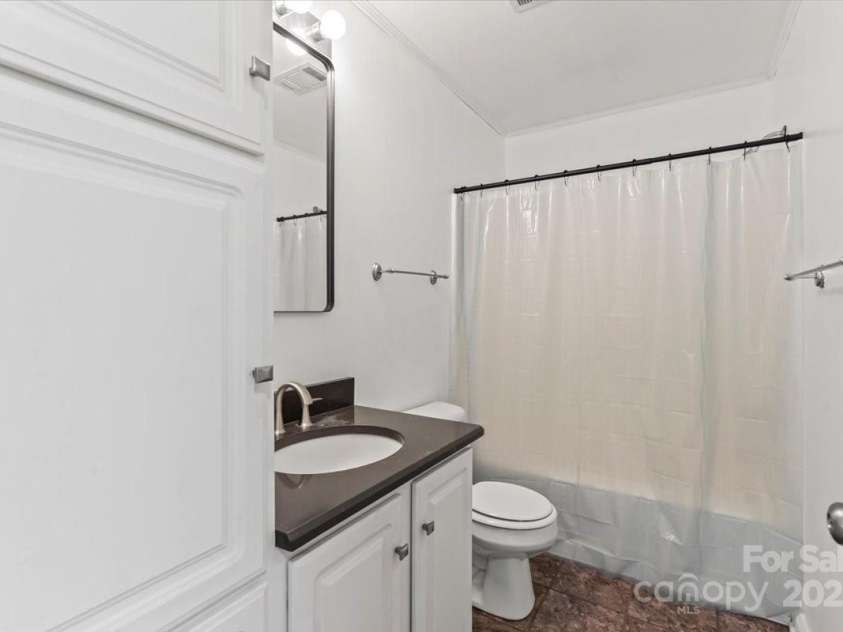 946 Laurelwood Drive, Clover, SC 29710.  MLS# CAR4280736, YatesRealty ID 6270. Full bath