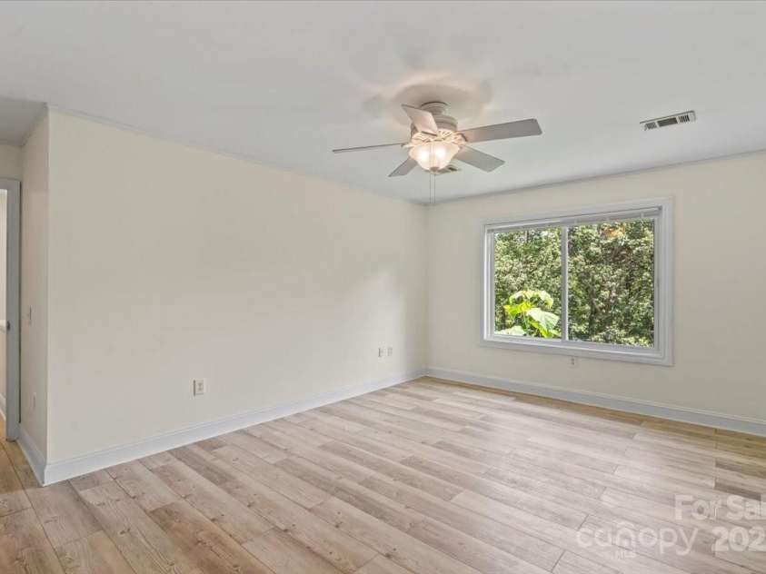 946 Laurelwood Drive, Clover, SC 29710.  MLS# CAR4280736, YatesRealty ID 6270. Large primary bedroom!