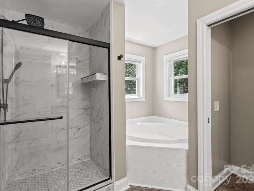 946 Laurelwood Drive, Clover, SC 29710.  MLS# CAR4280736, YatesRealty ID 6270. Primary bathroom