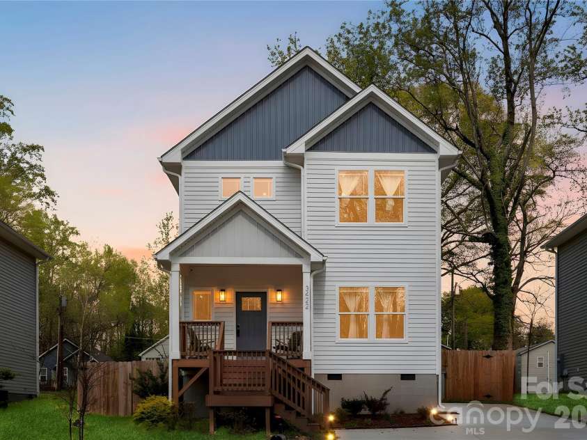 3422 Peligreni Street, Charlotte, NC 28208.  MLS# CAR4361494, YatesRealty ID 6271. Front View 