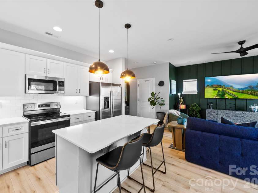 3422 Peligreni Street, Charlotte, NC 28208.  MLS# CAR4361494, YatesRealty ID 6271. Kitchen