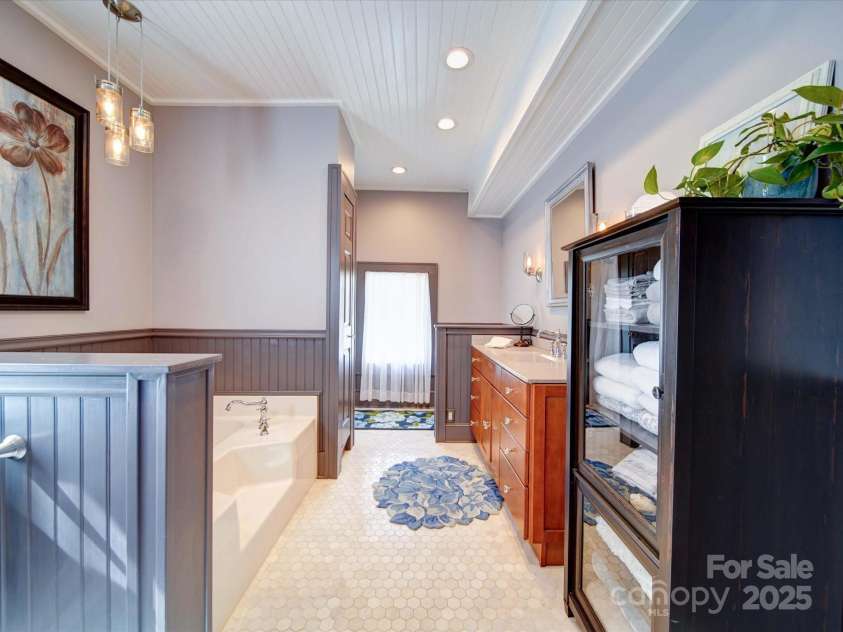 3241 Long Shoals Road, Lincolnton, NC 28092.  MLS# CAR4244038, YatesRealty ID 6272. 