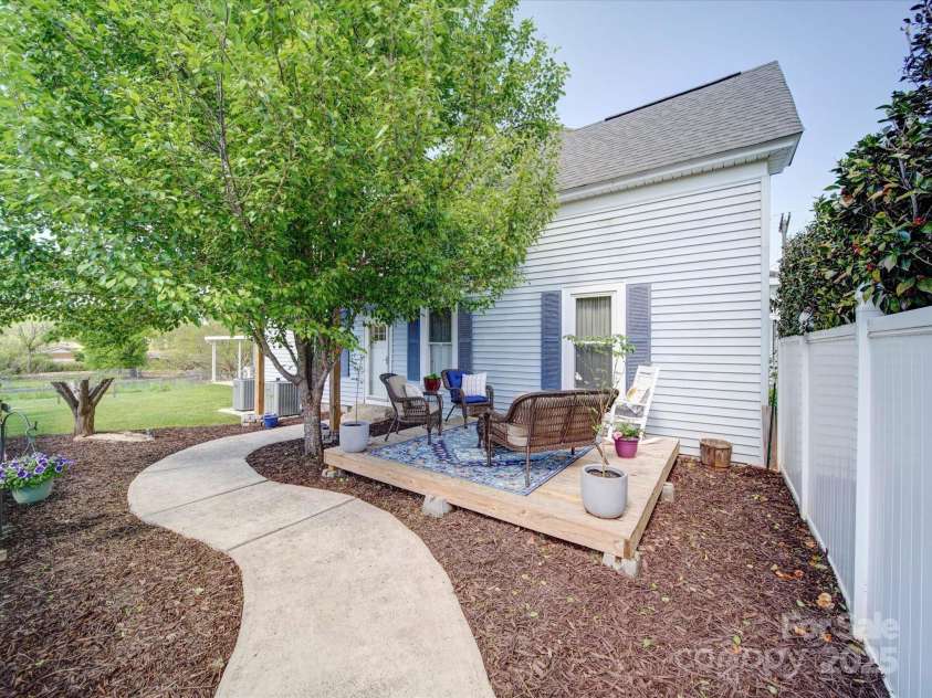 3241 Long Shoals Road, Lincolnton, NC 28092.  MLS# CAR4244038, YatesRealty ID 6272. 