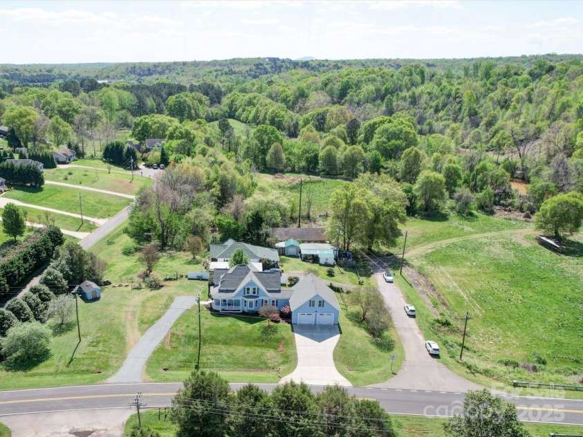 3241 Long Shoals Road, Lincolnton, NC 28092.  MLS# CAR4244038, YatesRealty ID 6272. 