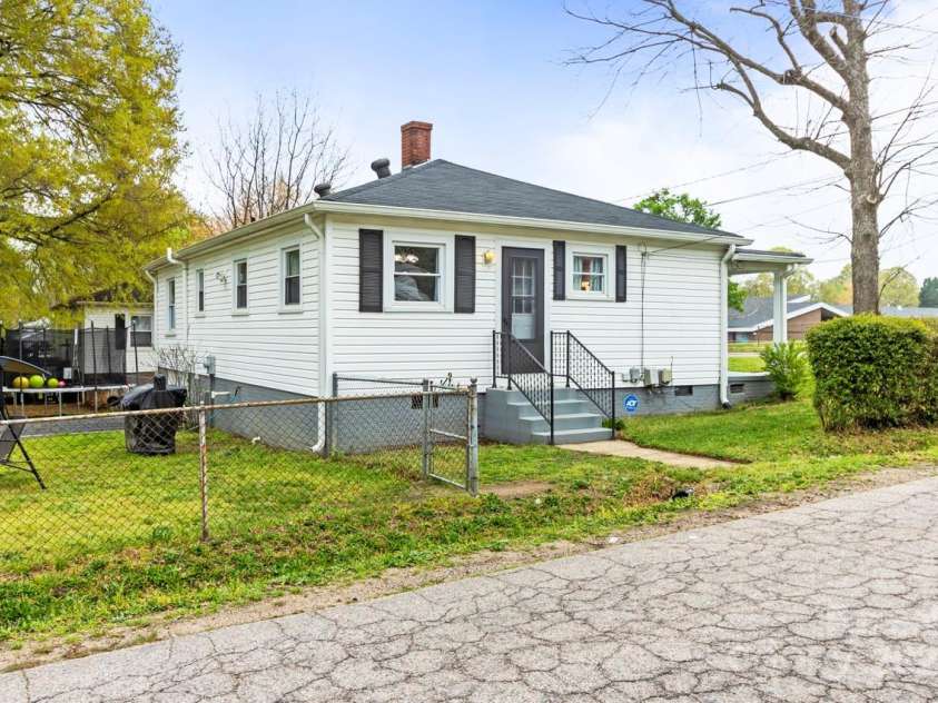 1301 Jackson Street, Kannapolis, NC 28083.  MLS# CAR4239935, YatesRealty ID 6273. 