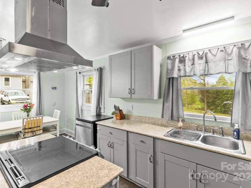 1301 Jackson Street, Kannapolis, NC 28083.  MLS# CAR4239935, YatesRealty ID 6273. Updated kitchen with stainless appliances