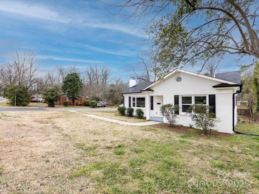 2286 Kilborne Drive, Charlotte, NC 28205.  MLS# CAR4224479, YatesRealty ID 6274. 