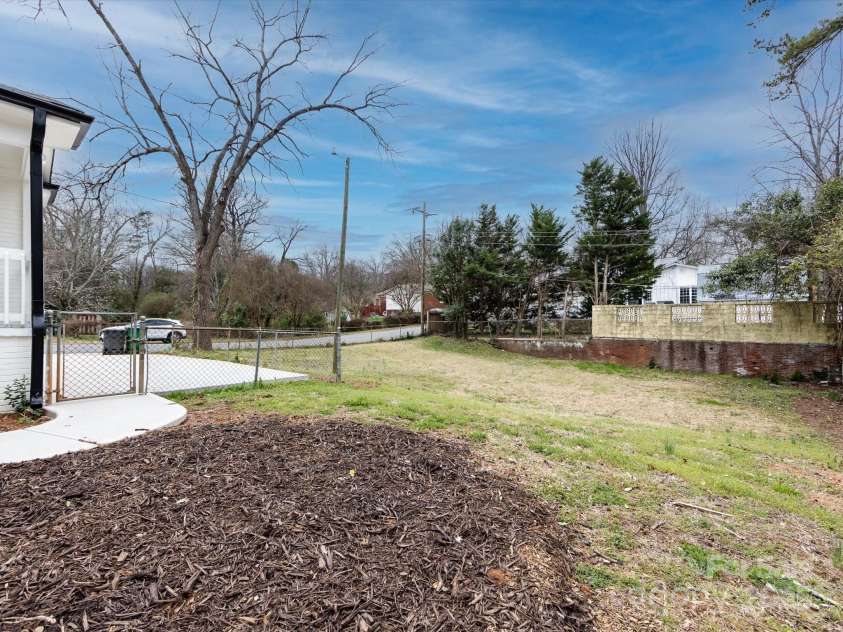 2286 Kilborne Drive, Charlotte, NC 28205.  MLS# CAR4224479, YatesRealty ID 6274. 