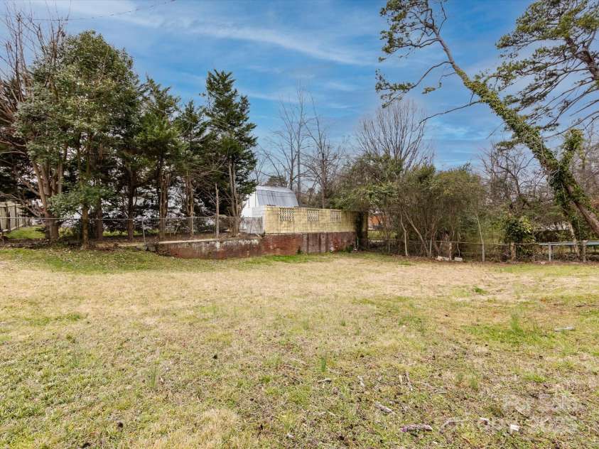 2286 Kilborne Drive, Charlotte, NC 28205.  MLS# CAR4224479, YatesRealty ID 6274. 