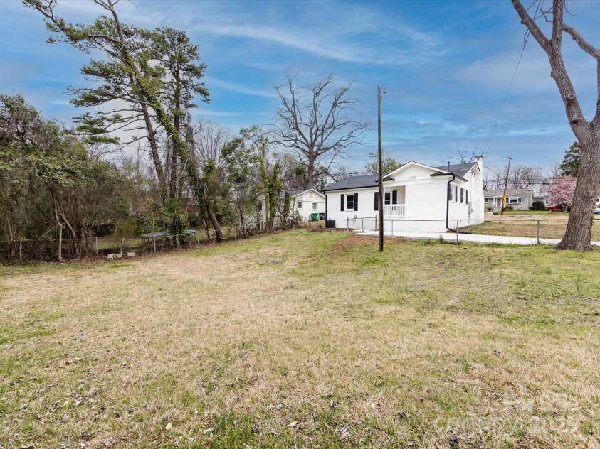 2286 Kilborne Drive, Charlotte, NC 28205.  MLS# CAR4224479, YatesRealty ID 6274. 