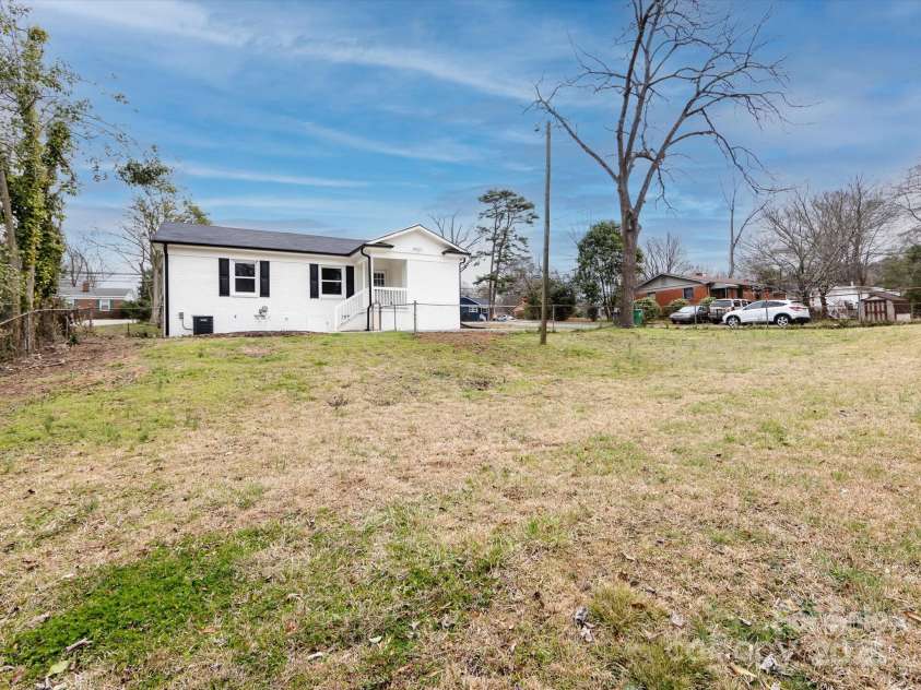 2286 Kilborne Drive, Charlotte, NC 28205.  MLS# CAR4224479, YatesRealty ID 6274. 