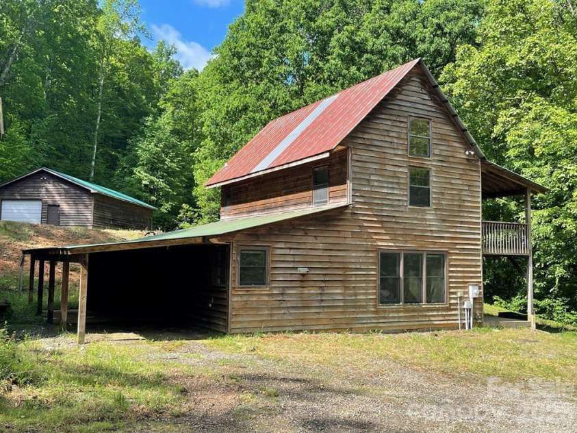 930 Copperhead Cove, Sylva, NC 28779.  MLS# CAR4392663, YatesRealty ID 6274. 