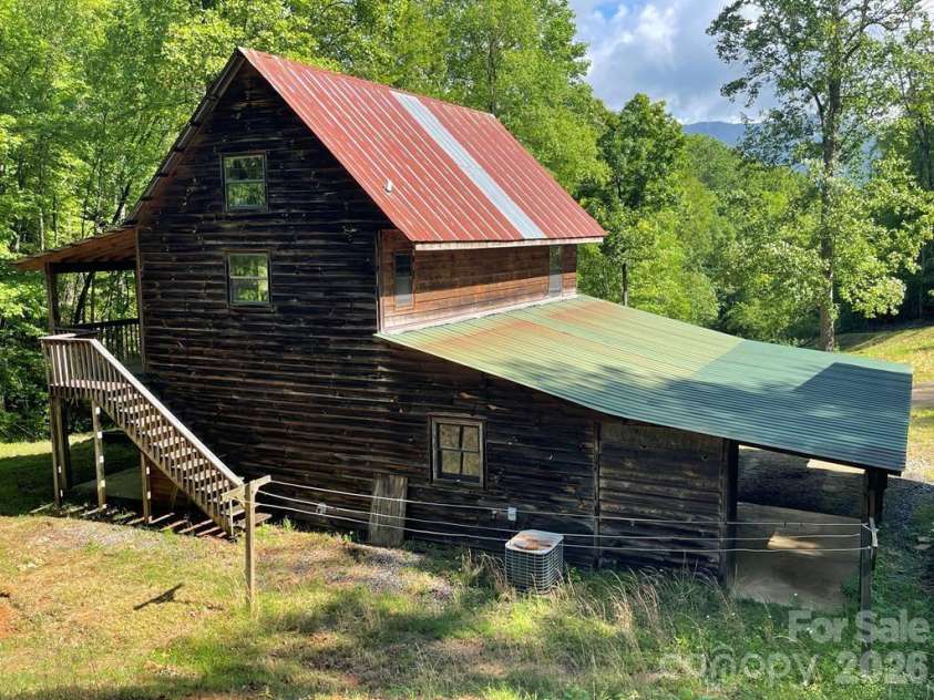 930 Copperhead Cove, Sylva, NC 28779.  MLS# CAR4392663, YatesRealty ID 6274. 