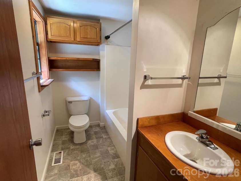 930 Copperhead Cove, Sylva, NC 28779.  MLS# CAR4392663, YatesRealty ID 6274. 