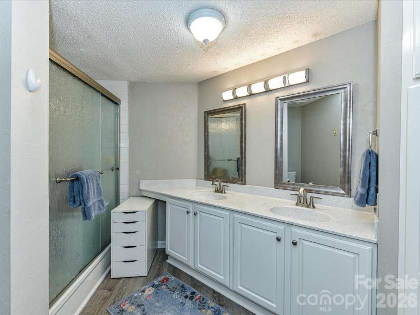 211 Heritage Boulevard, Fort Mill, SC 29715.  MLS# CAR4342832, YatesRealty ID 6275. Primary En Suite Bath
