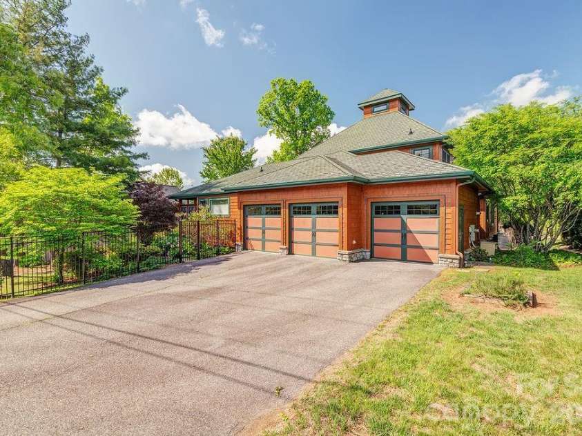3 Gale Kelly Court, Weaverville, NC 28787.  MLS# CAR4361031, YatesRealty ID 6275. 