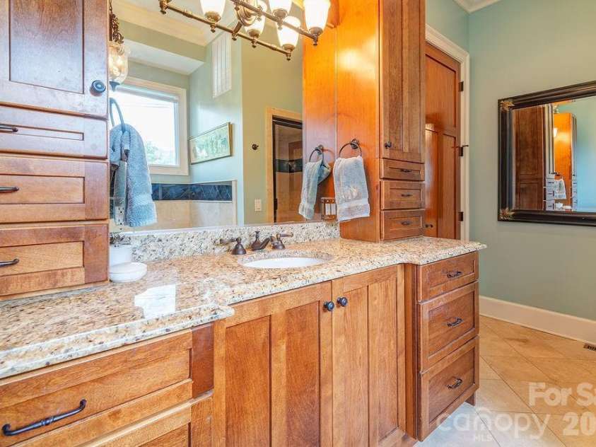 3 Gale Kelly Court, Weaverville, NC 28787.  MLS# CAR4361031, YatesRealty ID 6275. Primary bath