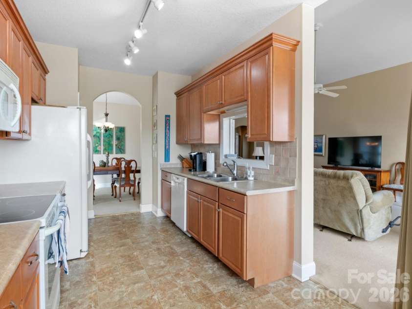 7 Eagle Creek Trail, Flat Rock, NC 28731.  MLS# CAR4360672, YatesRealty ID 6277. 