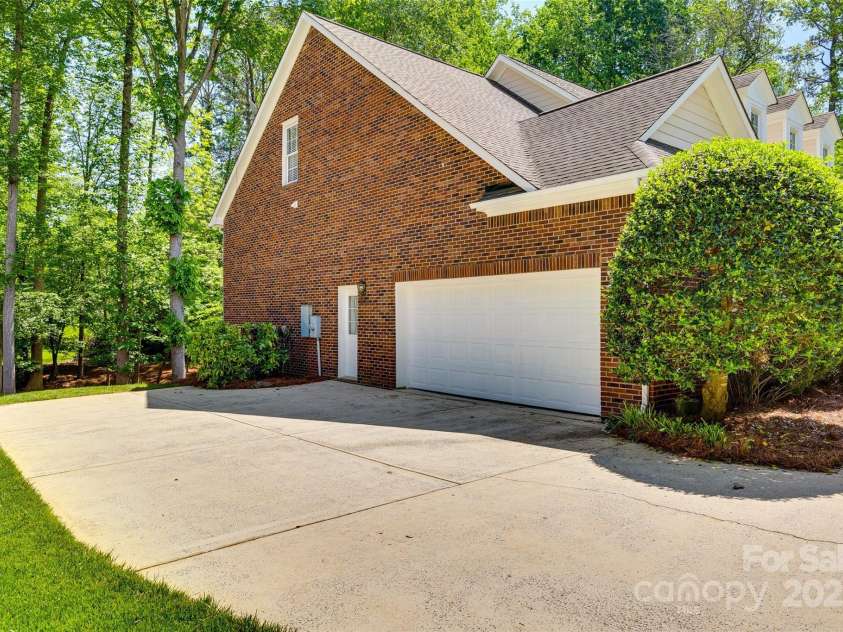 908 Thorn Ridge Lane, Lake Wylie, SC 29710.  MLS# CAR4218179, YatesRealty ID 628. 