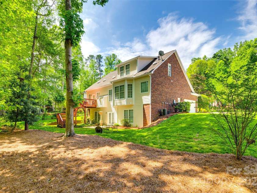 908 Thorn Ridge Lane, Lake Wylie, SC 29710.  MLS# CAR4218179, YatesRealty ID 628. 