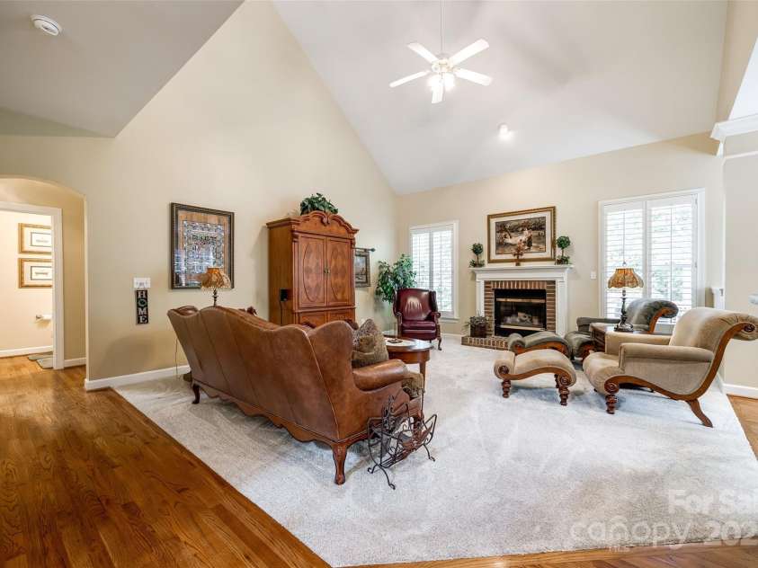 908 Thorn Ridge Lane, Lake Wylie, SC 29710.  MLS# CAR4218179, YatesRealty ID 628. 