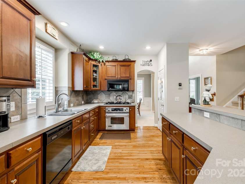 908 Thorn Ridge Lane, Lake Wylie, SC 29710.  MLS# CAR4218179, YatesRealty ID 628. 