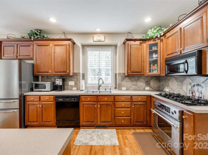 908 Thorn Ridge Lane, Lake Wylie, SC 29710.  MLS# CAR4218179, YatesRealty ID 628. 