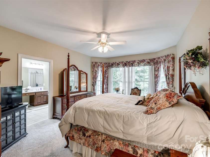 908 Thorn Ridge Lane, Lake Wylie, SC 29710.  MLS# CAR4218179, YatesRealty ID 628. 