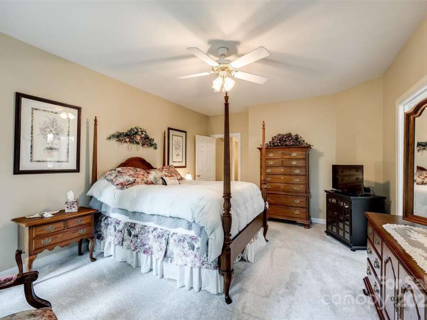 908 Thorn Ridge Lane, Lake Wylie, SC 29710.  MLS# CAR4218179, YatesRealty ID 628. 