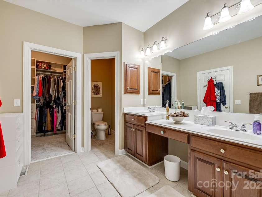 908 Thorn Ridge Lane, Lake Wylie, SC 29710.  MLS# CAR4218179, YatesRealty ID 628. 