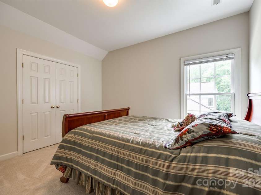 908 Thorn Ridge Lane, Lake Wylie, SC 29710.  MLS# CAR4218179, YatesRealty ID 628. 