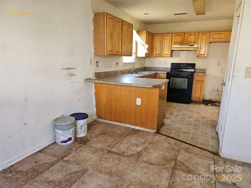 1421 Braveheart Lane, Charlotte, NC 28216.  MLS# CAR4234484, YatesRealty ID 6283. 