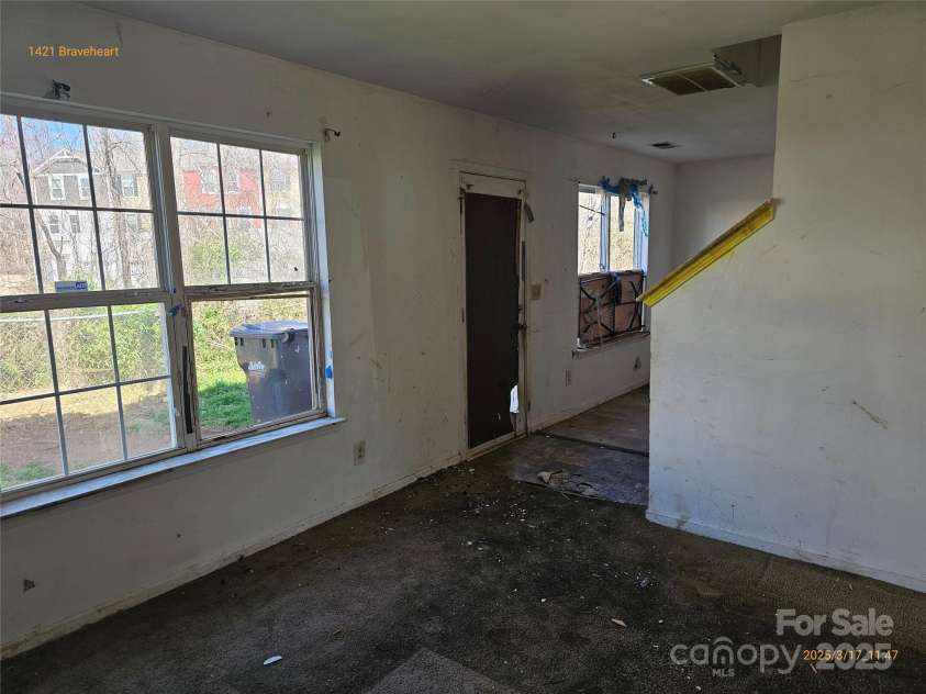 1421 Braveheart Lane, Charlotte, NC 28216.  MLS# CAR4234484, YatesRealty ID 6283. 