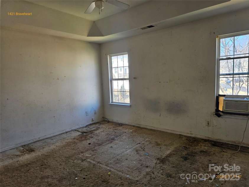 1421 Braveheart Lane, Charlotte, NC 28216.  MLS# CAR4234484, YatesRealty ID 6283. 