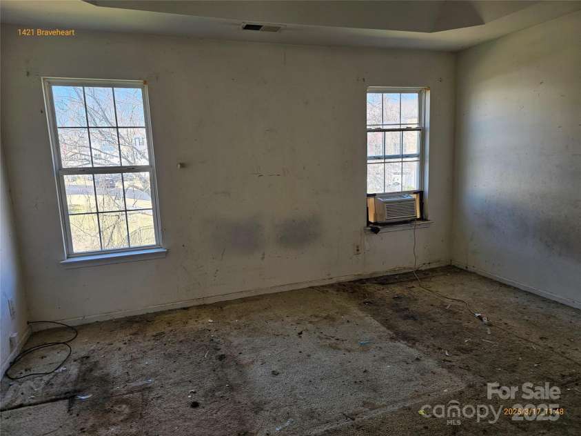 1421 Braveheart Lane, Charlotte, NC 28216.  MLS# CAR4234484, YatesRealty ID 6283. 